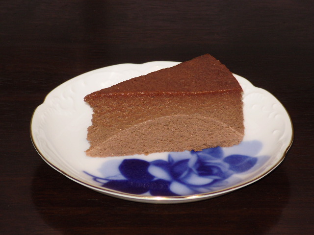 季節のケーキ　2月はココアのケーキです。